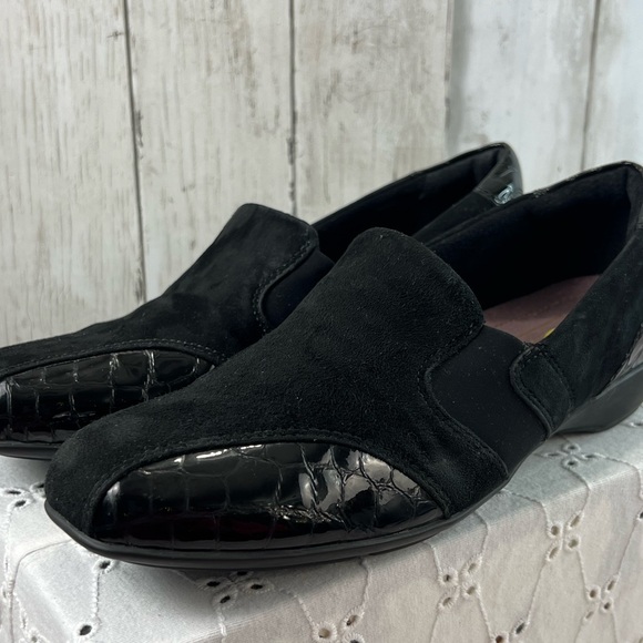 Clarks Shoes Womens 9 Black Leather Wedges Everyday Comfort Active Air, Office - Picture 1 of 16